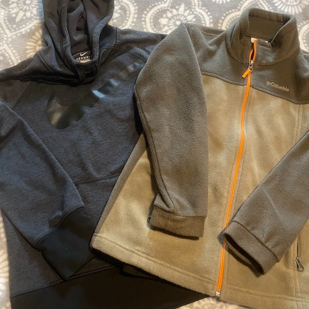 Boys Medium bundle- Nike black sweatshirt and Columbia brown fleece